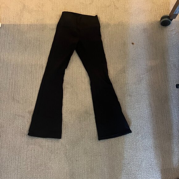 ALO Yoga Pants - Picture 2 of 4